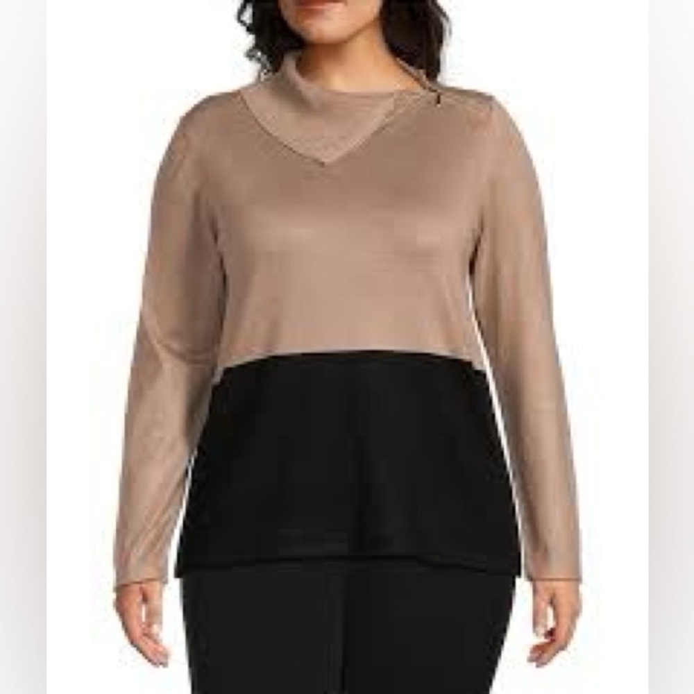 NWT $69 Investments
Plus Size Long Sleeve Envelope Zip Neck Sweater - blk/beige